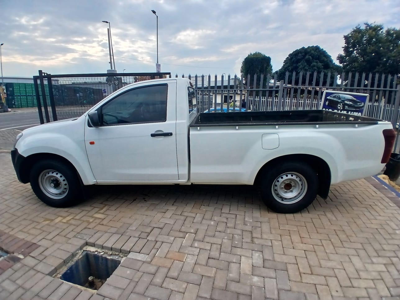 
								2022 Isuzu D-Max Single Cab 2.5 full									