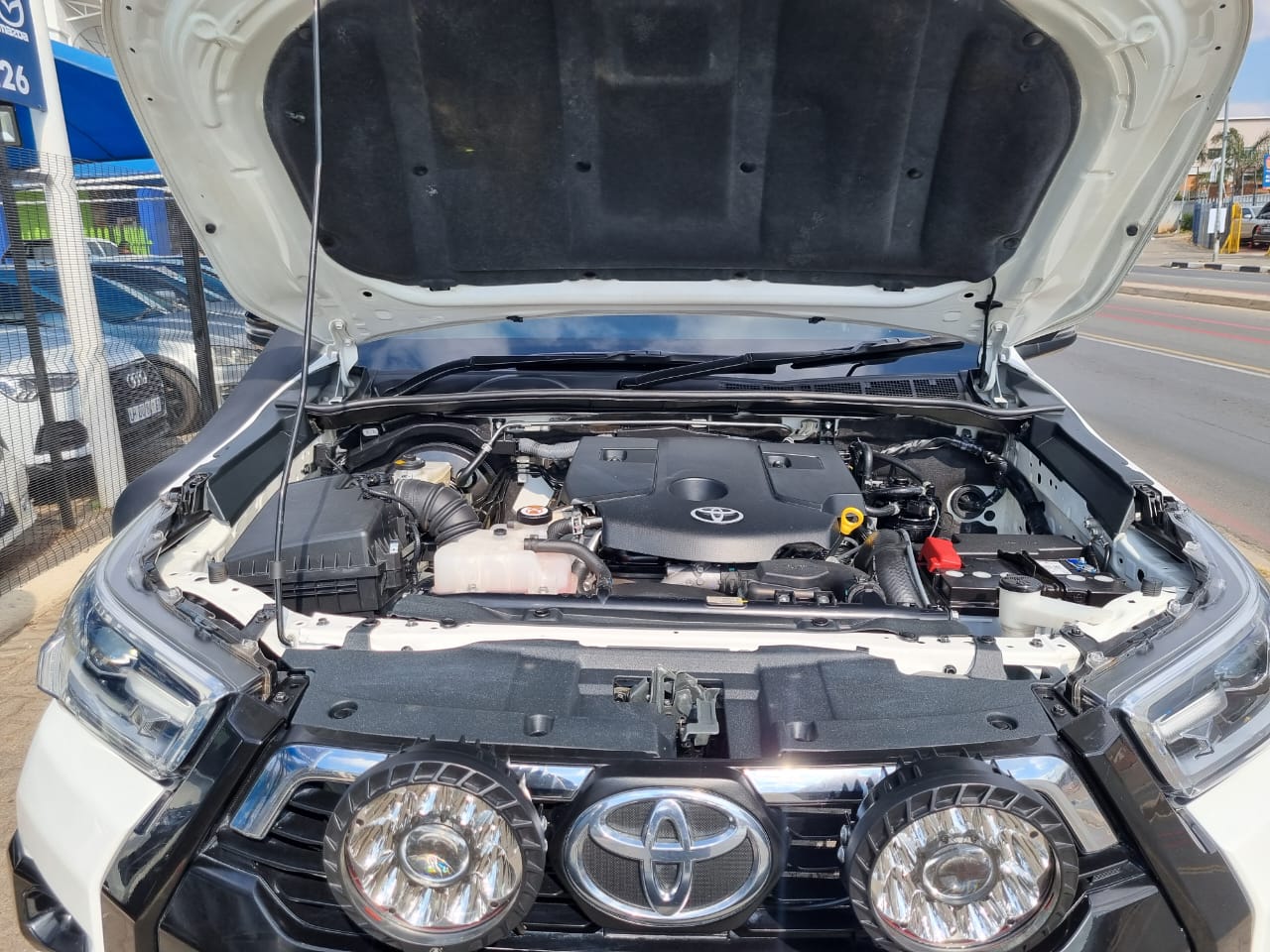
								2023 Toyota Hilux 2.4 GD-6 Legend GR Sport Double Cab full									