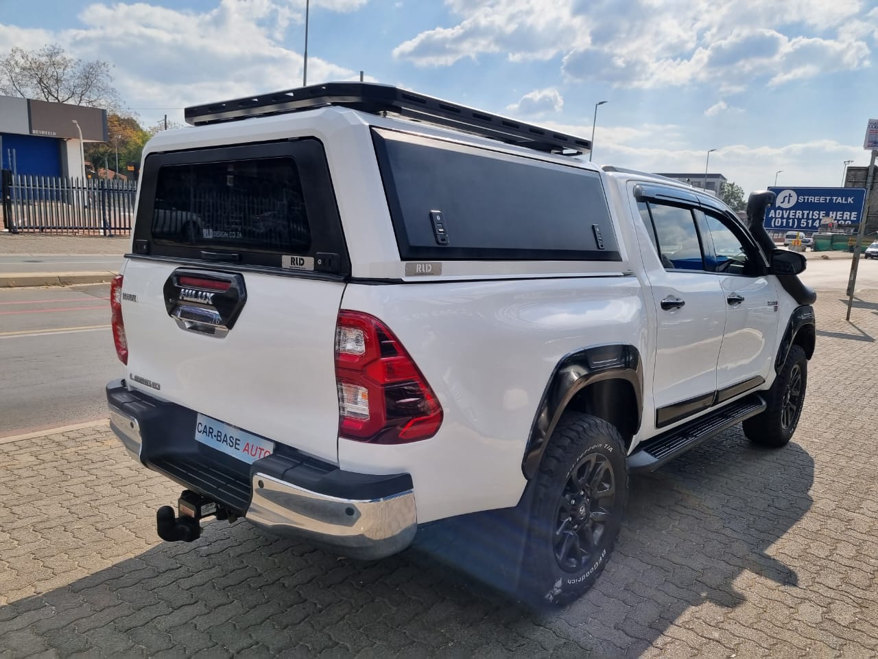 
								2023 Toyota Hilux 2.4 GD-6 Legend GR Sport Double Cab full									