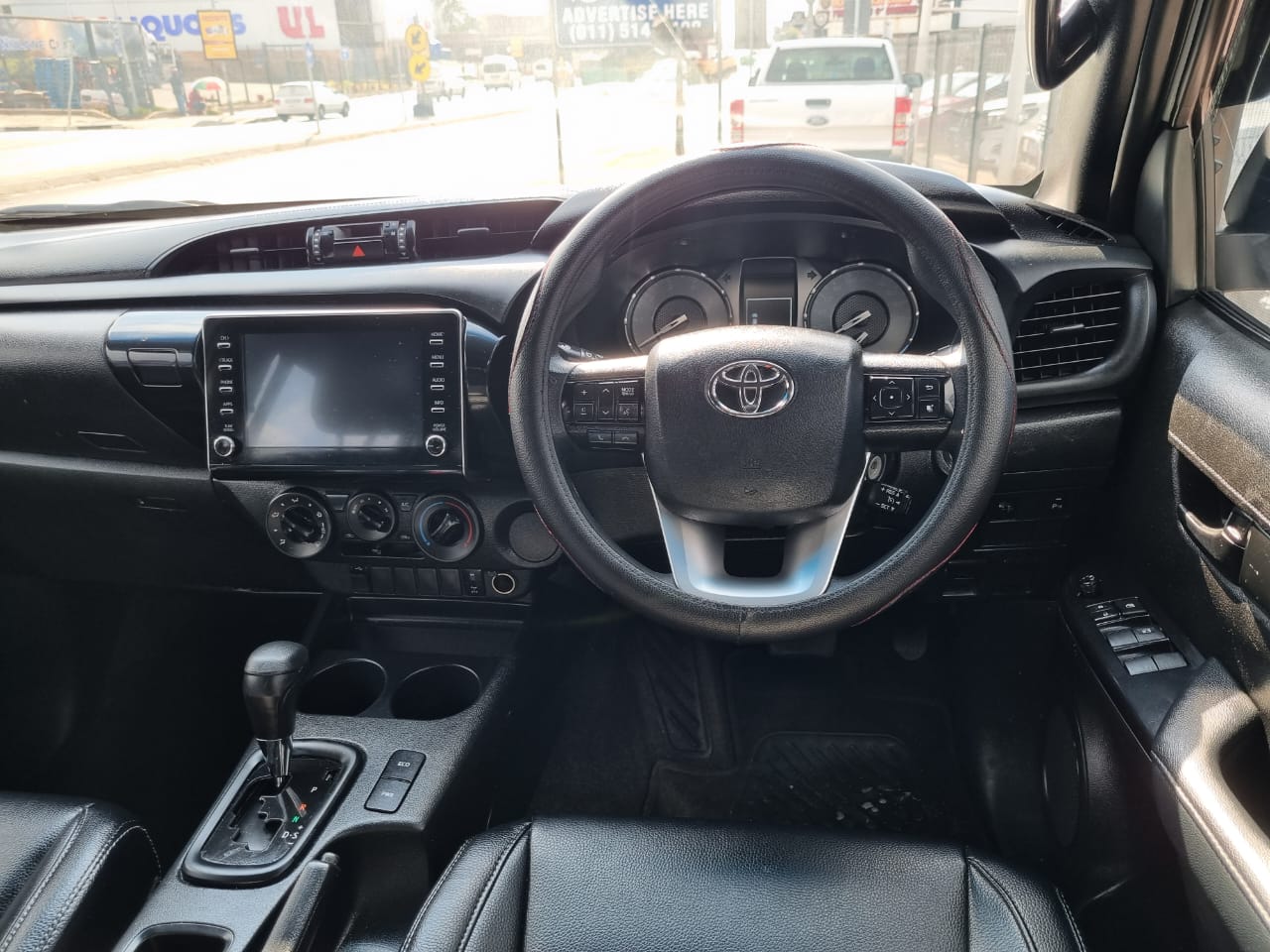 
								2023 Toyota Hilux 2.4 GD-6 Legend GR Sport Double Cab full									