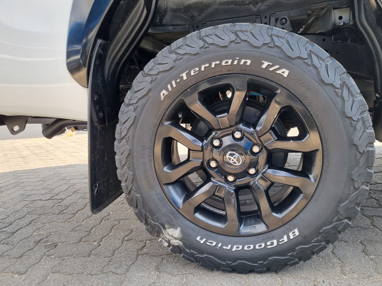 
								2023 Toyota Hilux 2.4 GD-6 Legend GR Sport Double Cab full									