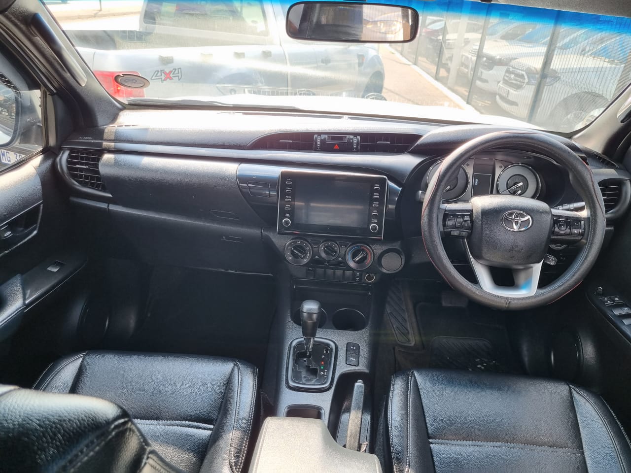 
								2023 Toyota Hilux 2.4 GD-6 Legend GR Sport Double Cab full									