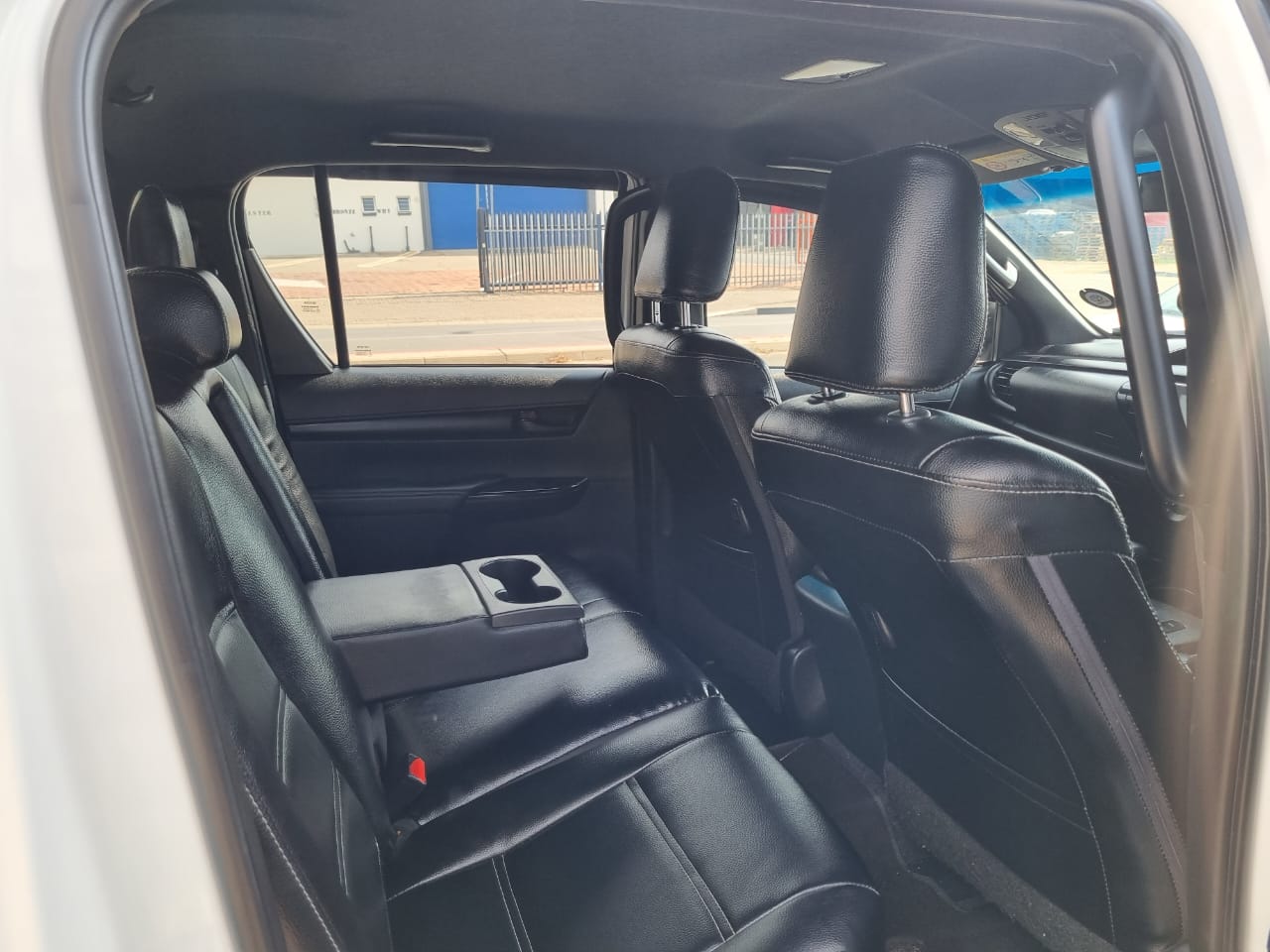 
								2023 Toyota Hilux 2.4 GD-6 Legend GR Sport Double Cab full									