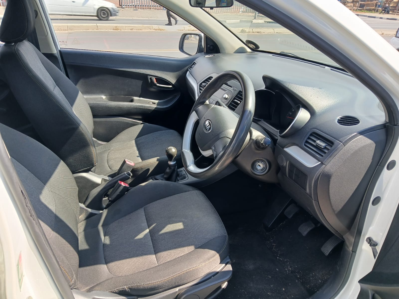 
								2015 Kia Picanto 1.0 LX full									