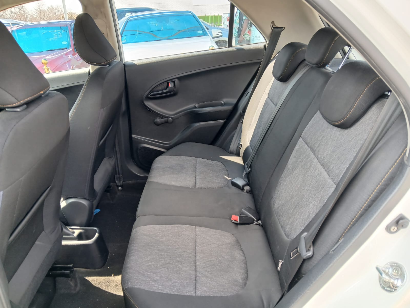 
								2015 Kia Picanto 1.0 LX full									